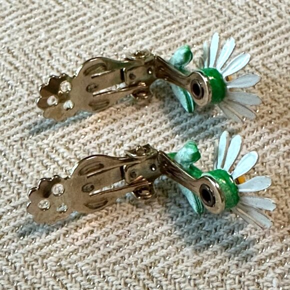 Vintage Daisy Clip-On Earrings Retro Floral Design Yellow & White Enamel Metal - Picture 5 of 11